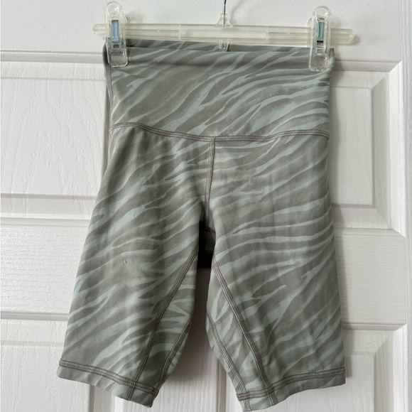 Lululemon Align Biker Short -Size 2 - Picture 11 of 15
